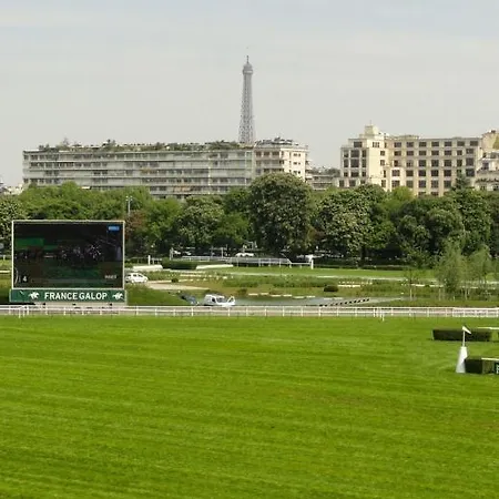 Paris, Tour Eiffel, Champs Elysees Apartment *