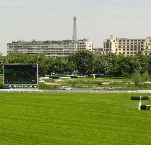 Paris, Tour Eiffel, Champs Elysees Апартаменты *