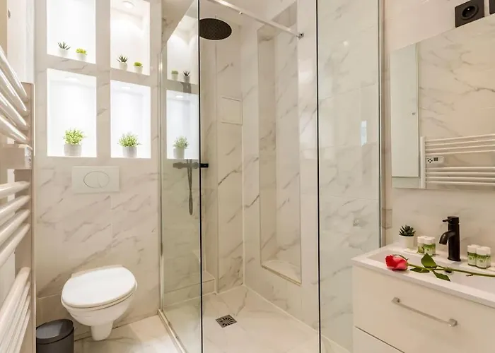 Paris, Tour Eiffel, Champs Elysees דירה *