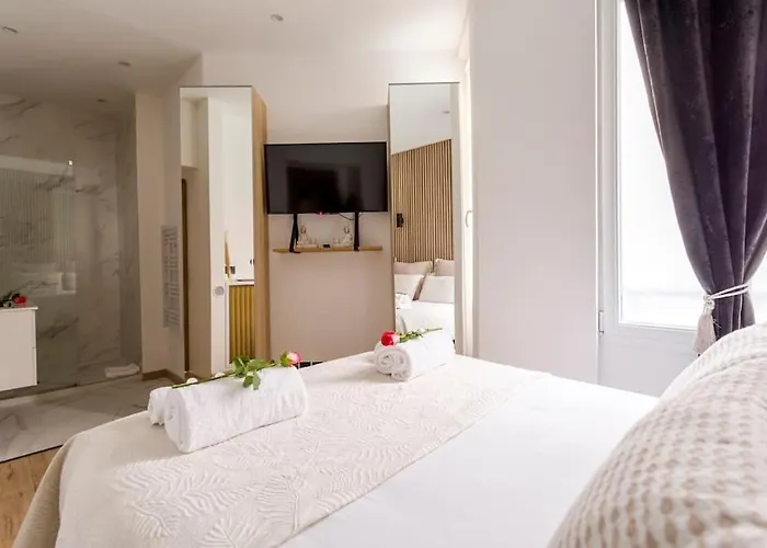 Paris, Tour Eiffel, Champs Elysees פריז