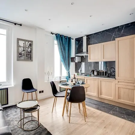 Paris, Tour Eiffel, Champs Elysees Апартаменты Париж