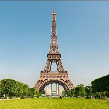 Paris, Tour Eiffel, Champs Elysees *