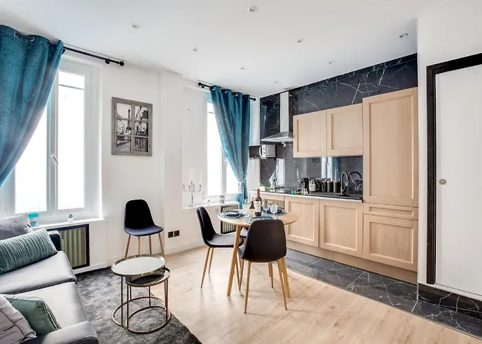 Paris, Tour Eiffel, Champs Elysees Apartament Paryż