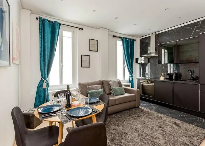 Paris, Tour Eiffel, Champs Elysees Apartament Paryż